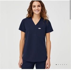 Figs Catarina one pocket Navy top in size medium